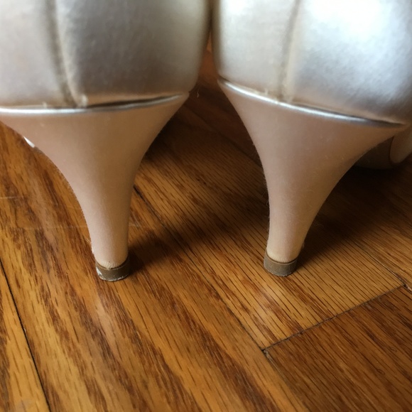 Coloriffic Women's 5M Satin Champagne  Preowned - Picture 3 of 6